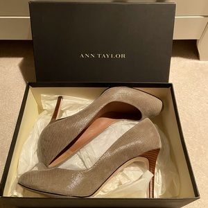 NIB “Perfect Pump” Ann Taylor, pale green lizard pattern